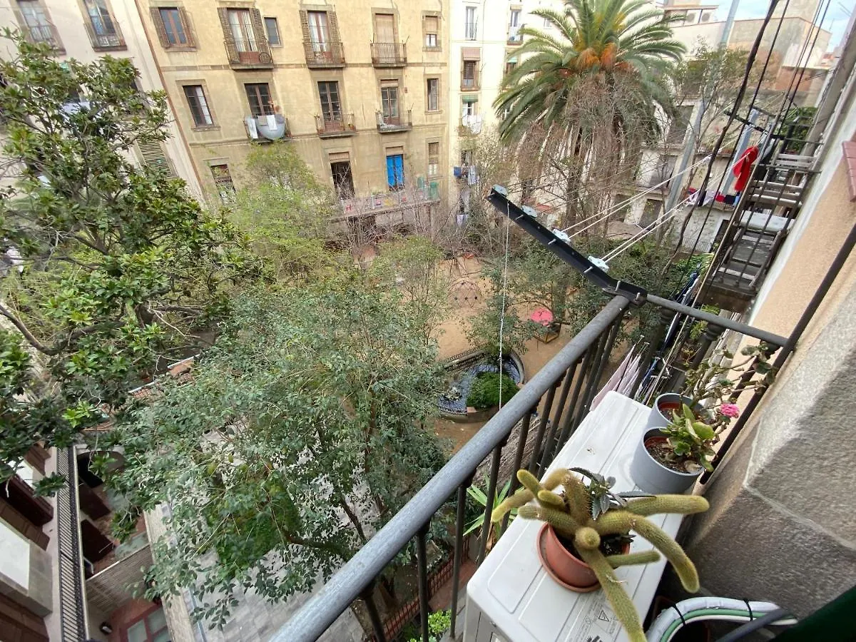 Lovely 2-Bed Apartment In Barcelonas Best Location