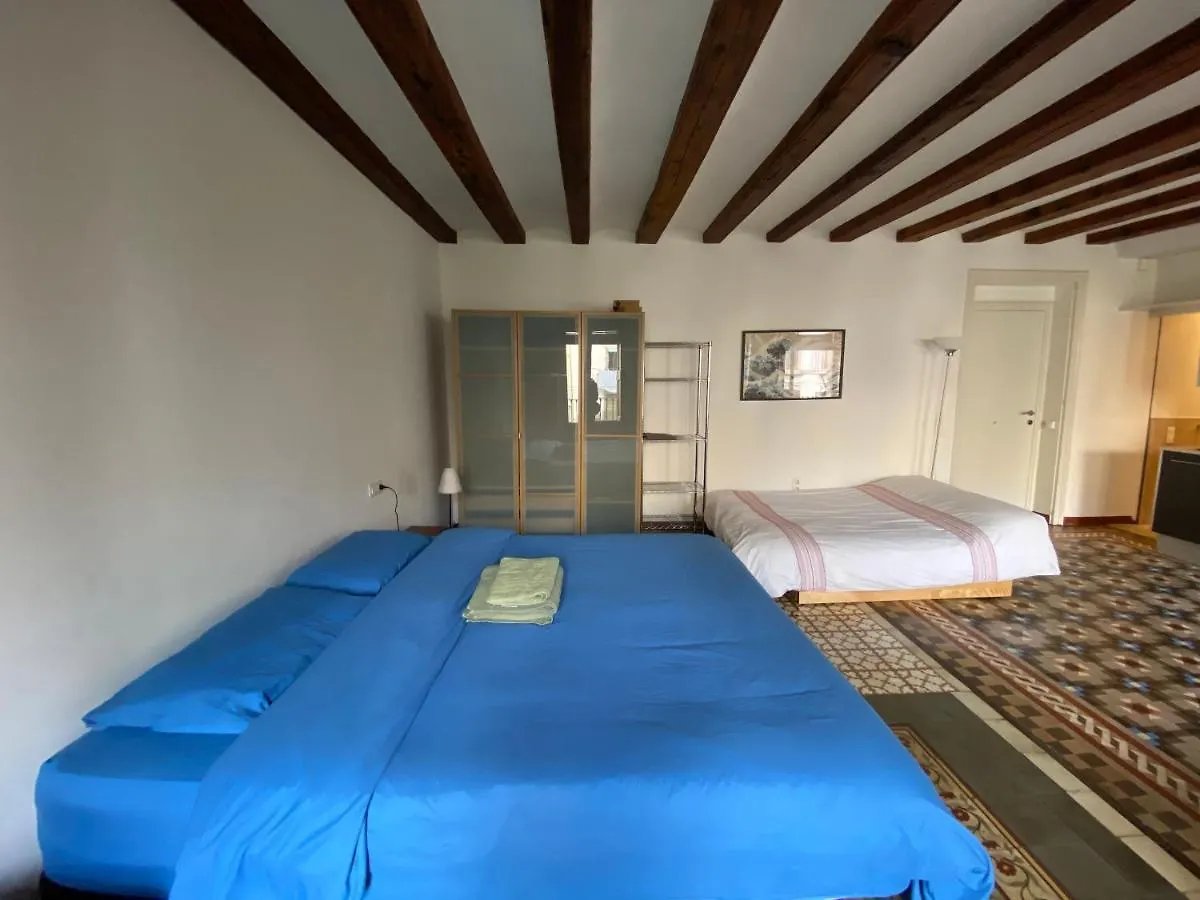 Lovely 2-Bed Apartment In Barcelonas Best Location